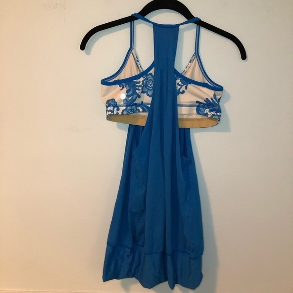 Lululemon No Limits Blue & White Floral Tank Top with Built in Bra Size 6 - Picture 9 of 11